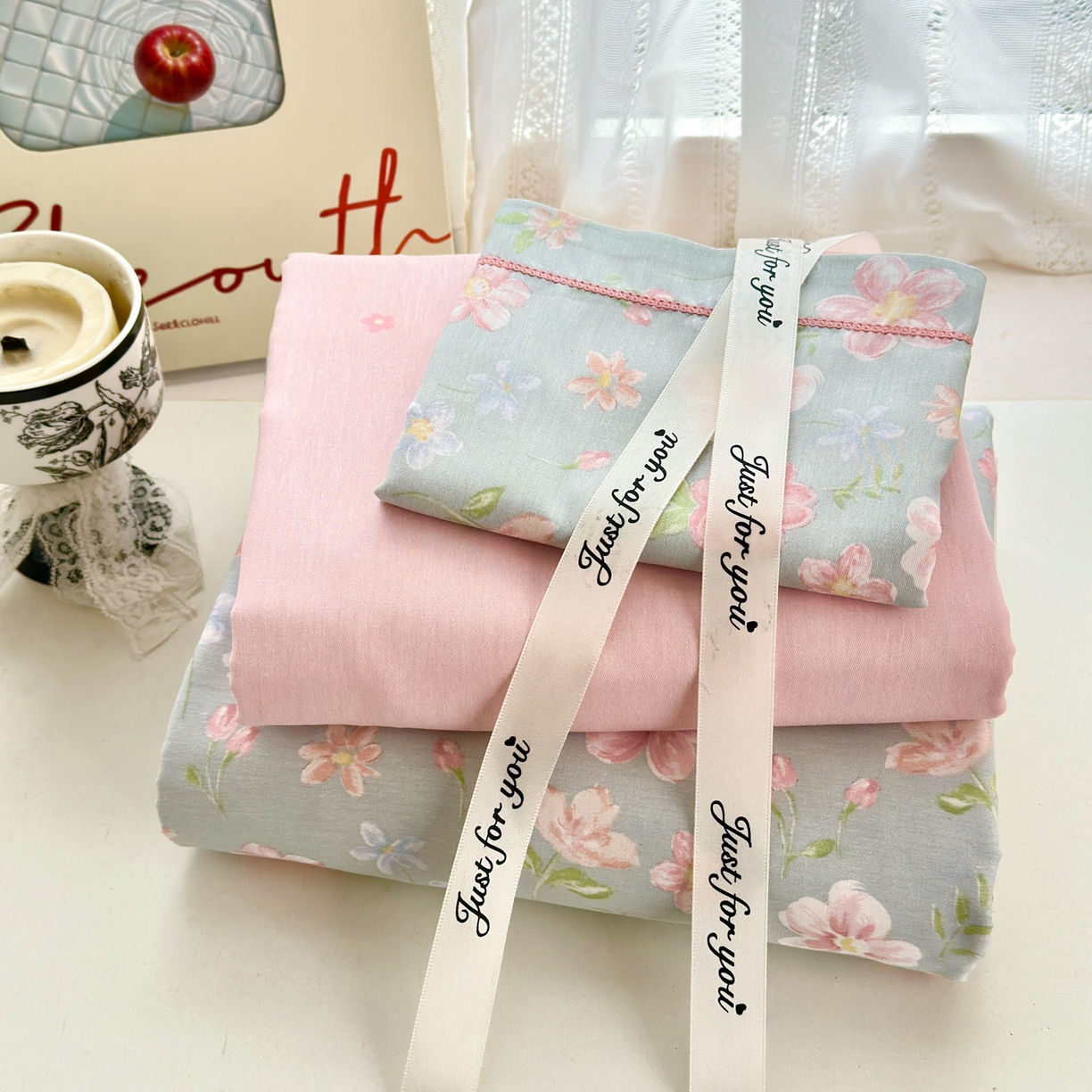 91家纺网 家纺一手货源 找家纺 女子家纺 2026新款全棉网红直播爆款吊边一字绣工艺款四件套-系列二 恋恋花开