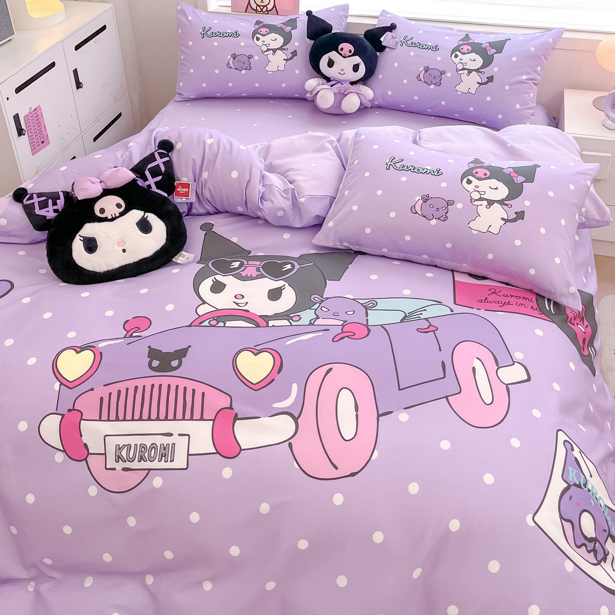 91家纺网 家纺一手货源 找家纺 暮思家居 2026新款正版授权三丽鸥大版全棉纯棉数码印花纯棉四件套系列-第一批 大版-小汽车库洛米