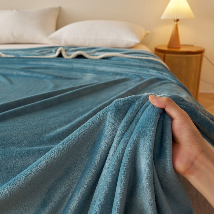 91家纺网 家纺一手货源 找家纺 蓝冰家纺 2026新款加厚牛奶绒多功能毛毯 蓝色