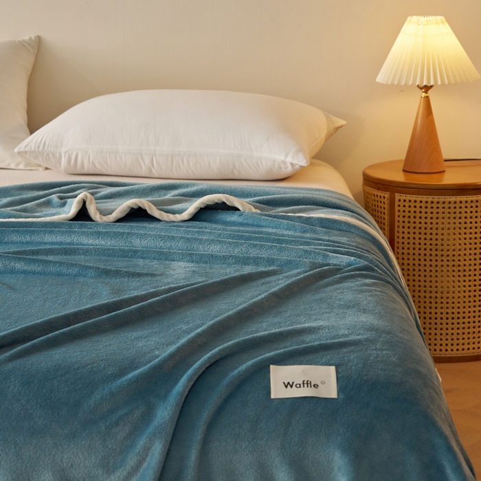 91家纺网 家纺一手货源 找家纺 蓝冰家纺 2026新款加厚牛奶绒多功能毛毯 蓝色