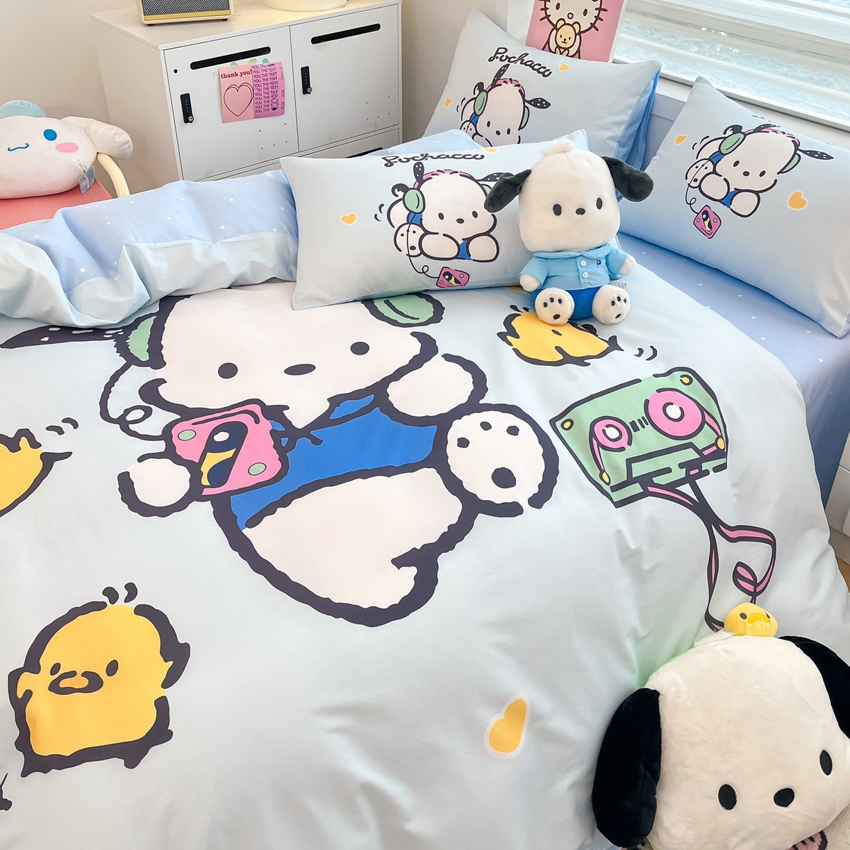 91家纺网 家纺一手货源 找家纺 暮思家居 2026新款正版授权三丽鸥大版全棉纯棉数码印花纯棉四件套系列-第一批 大版-音乐帕恰狗