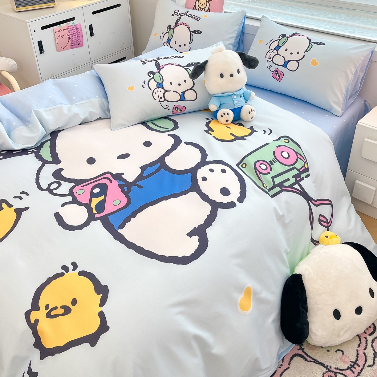 91家纺网 家纺一手货源 找家纺 暮思家居 2026新款正版授权三丽鸥大版全棉纯棉数码印花纯棉四件套系列-第一批 大版-音乐帕恰狗