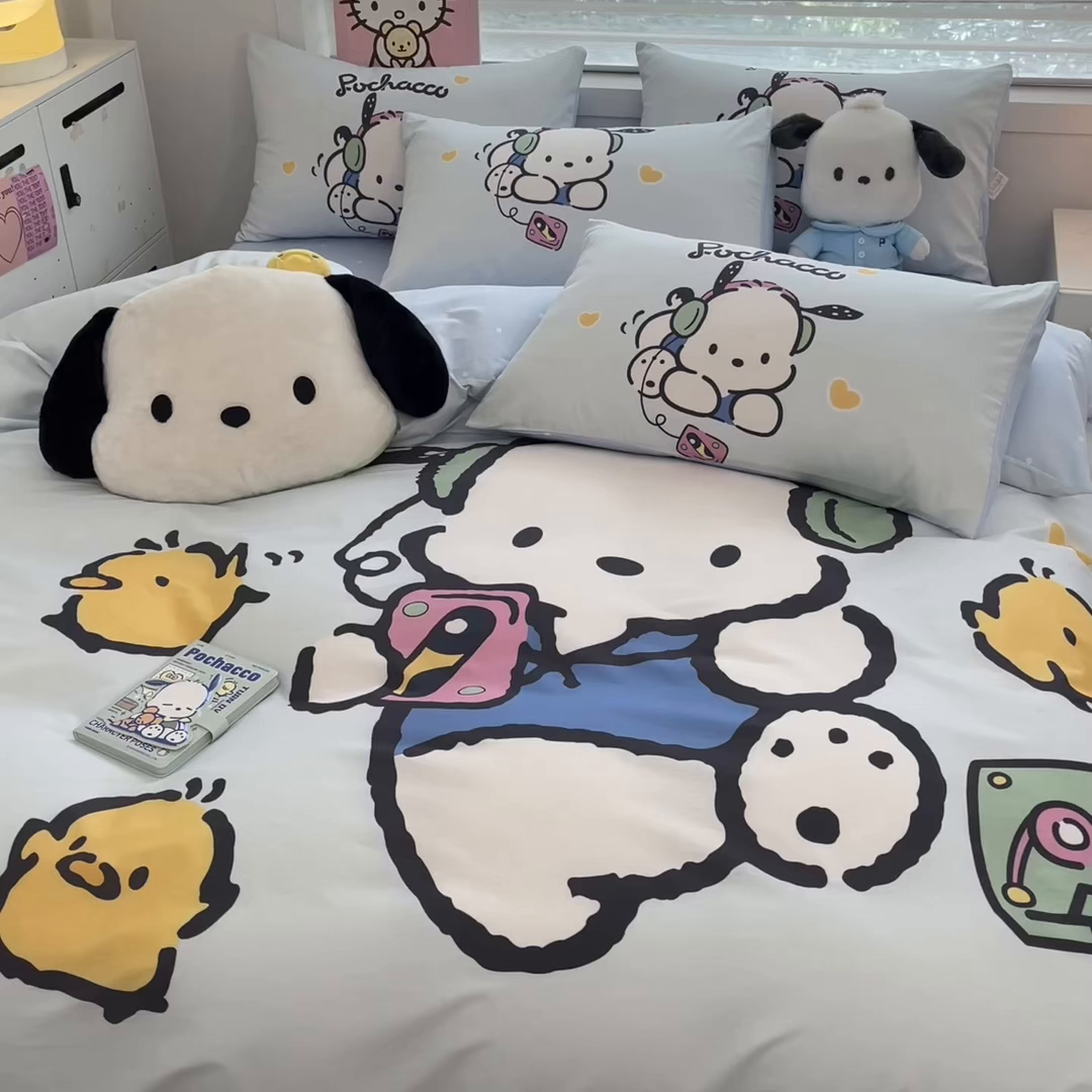 91家纺网 家纺一手货源 找家纺 暮思家居 2026新款正版授权三丽鸥大版全棉纯棉数码印花纯棉四件套系列-第一批 大版-音乐帕恰狗