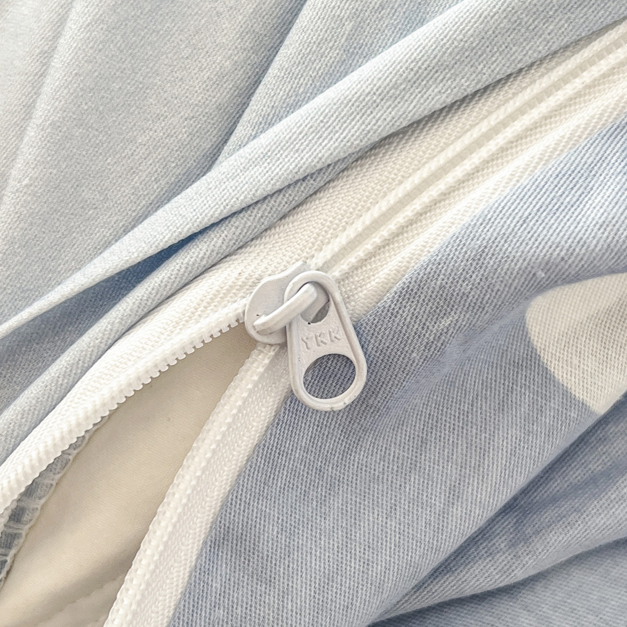 91家纺网 家纺一手货源 找家纺 暮思家居 2026新款正版授权三丽鸥大版全棉纯棉数码印花纯棉四件套系列-第一批 大版-云朵玉桂狗