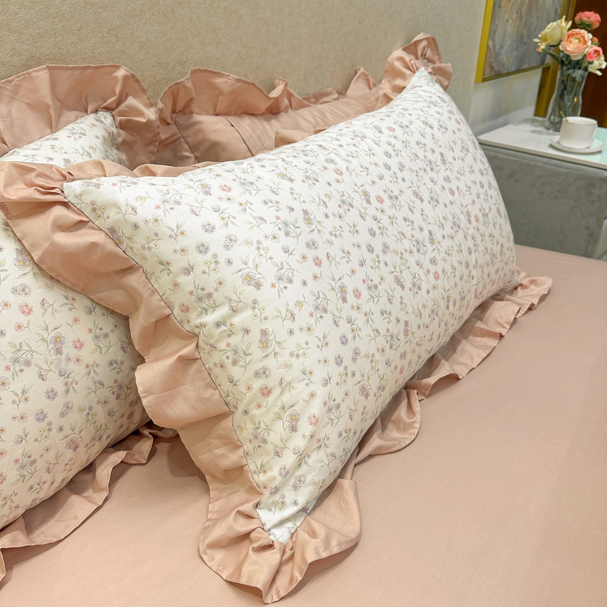 91家纺网 家纺一手货源 找家纺 橙艺家居 2026新款丝光全棉纯棉印花花边四件套-爱丽丝柔棉 严格控价，券后、活动后标准不得低于248元，以此类推。 茶语山