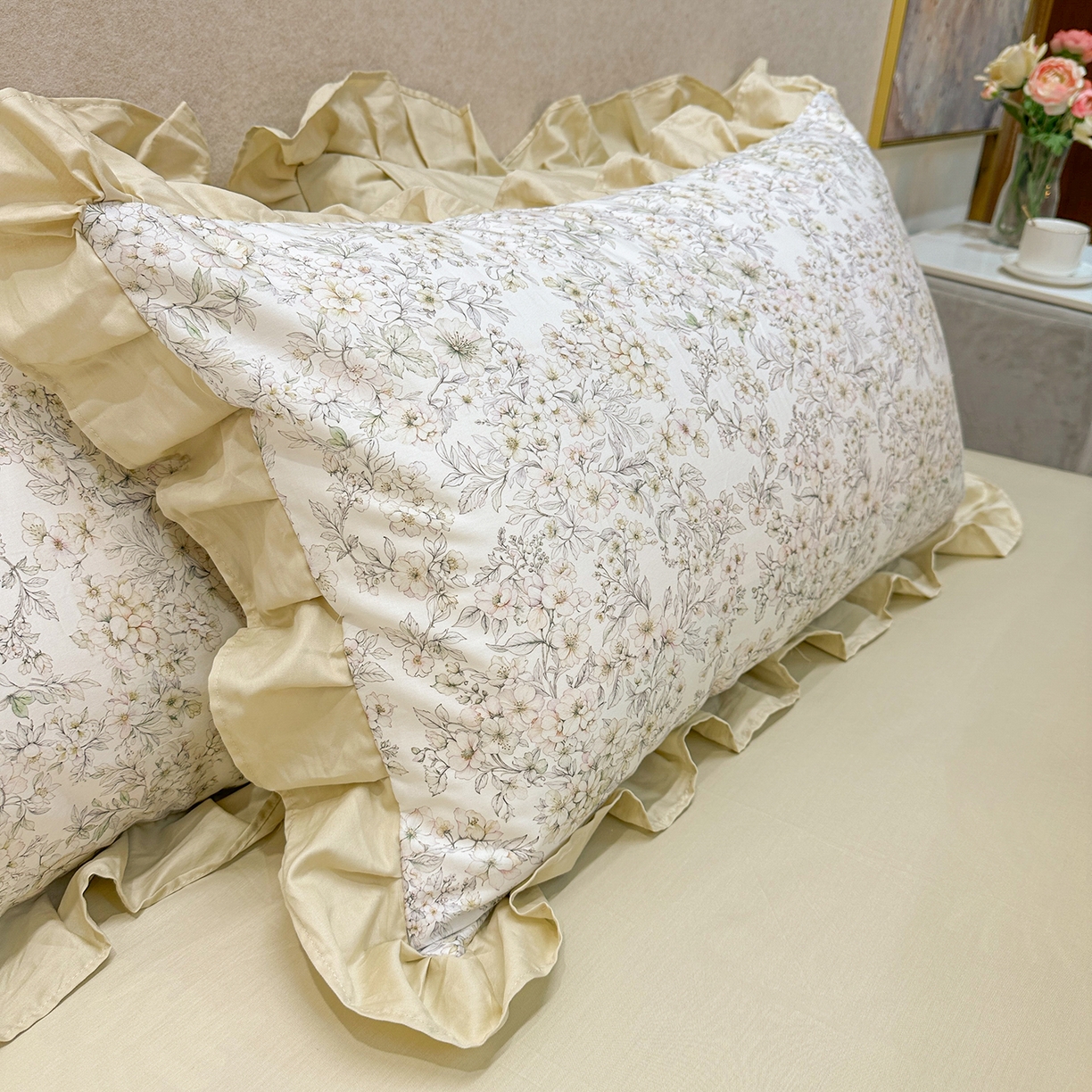 91家纺网 家纺一手货源 找家纺 橙艺家居 2026新款丝光全棉纯棉印花花边四件套-爱丽丝柔棉 严格控价，券后、活动后标准不得低于248元，以此类推。 花漾里