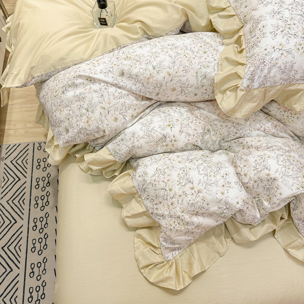 91家纺网 家纺一手货源 找家纺 橙艺家居 2026新款丝光全棉纯棉印花花边四件套-爱丽丝柔棉 严格控价，券后、活动后标准不得低于248元，以此类推。 花漾里