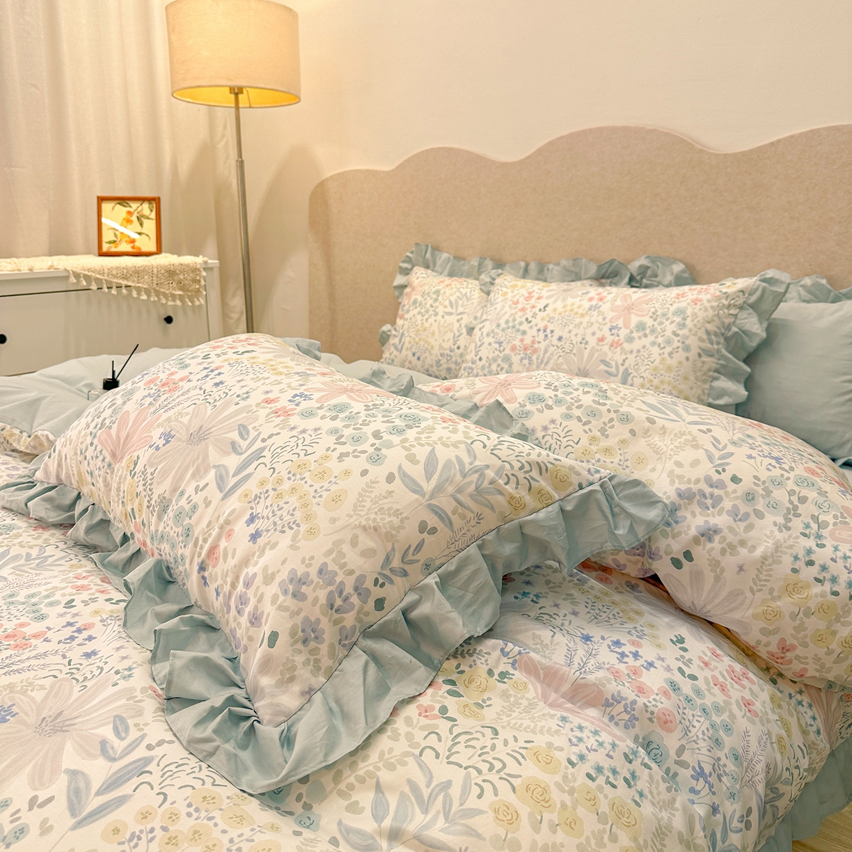 91家纺网 家纺一手货源 找家纺 橙艺家居 2026新款丝光全棉纯棉印花花边四件套-爱丽丝柔棉 严格控价，券后、活动后标准不得低于248元，以此类推。 沐初