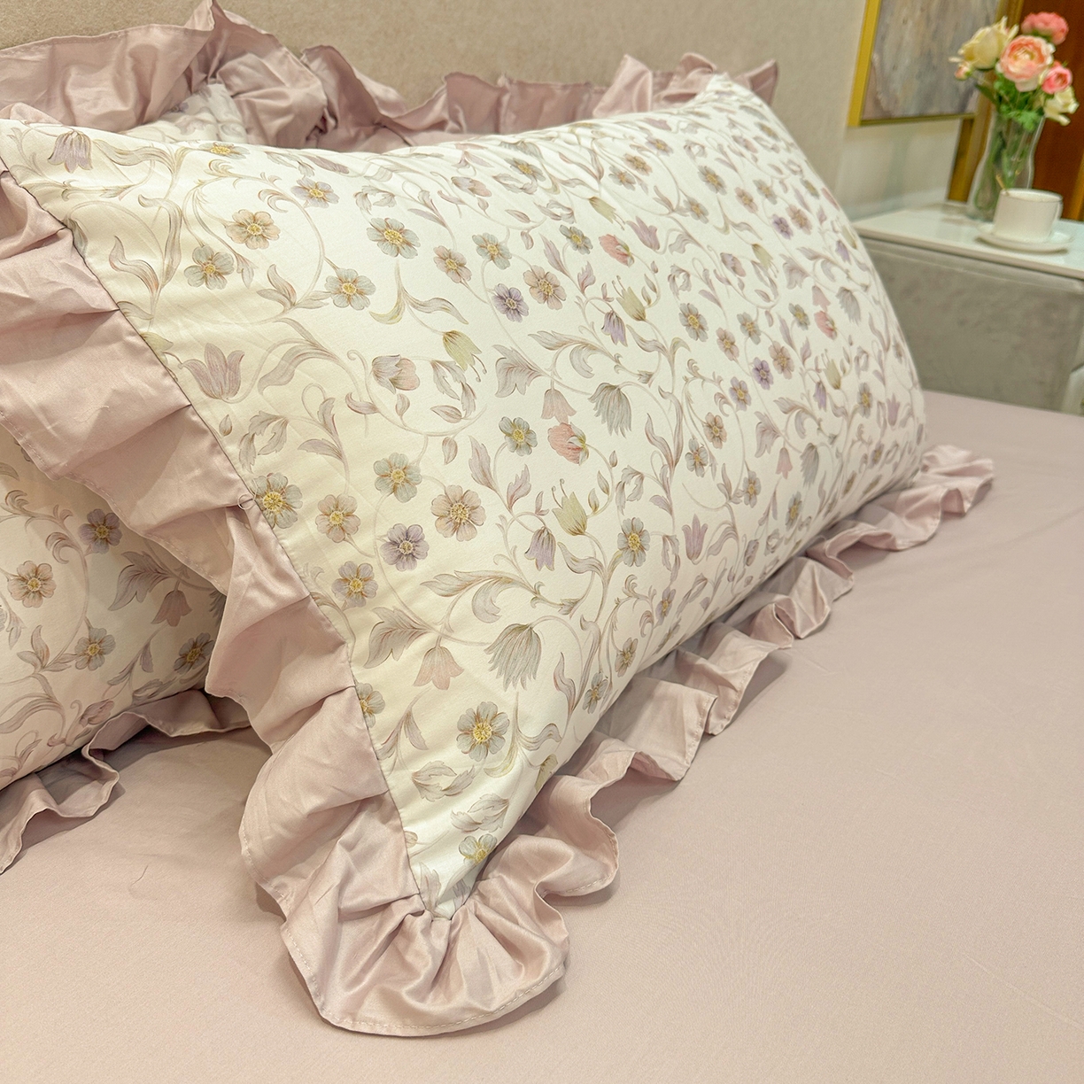 91家纺网 家纺一手货源 找家纺 橙艺家居 2026新款丝光全棉纯棉印花花边四件套-爱丽丝柔棉 严格控价，券后、活动后标准不得低于248元，以此类推。 蔷薇眠