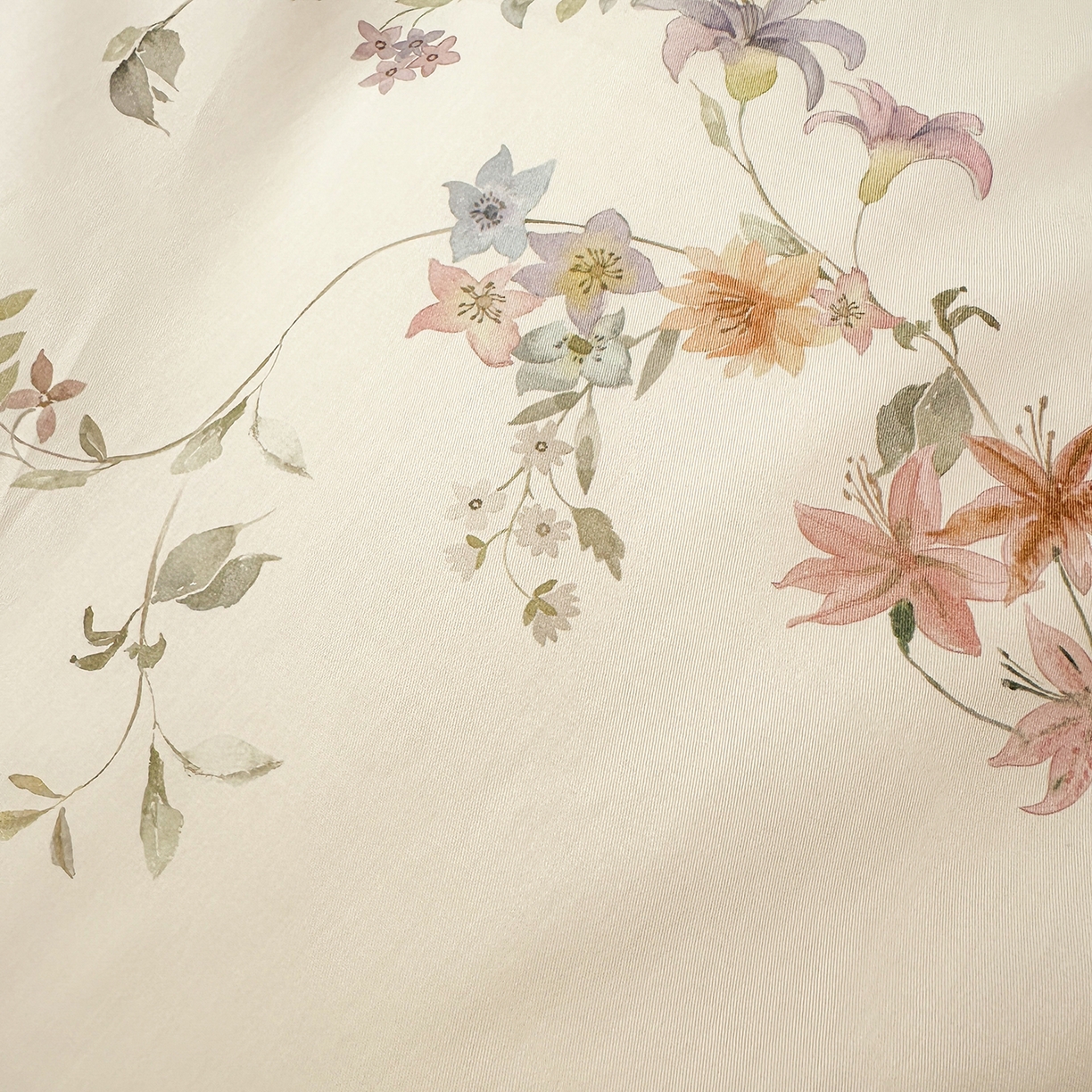 91家纺网 家纺一手货源 找家纺 橙艺家居 2026新款丝光全棉纯棉印花花边四件套-爱丽丝柔棉 严格控价，券后、活动后标准不得低于248元，以此类推。 花野初柠