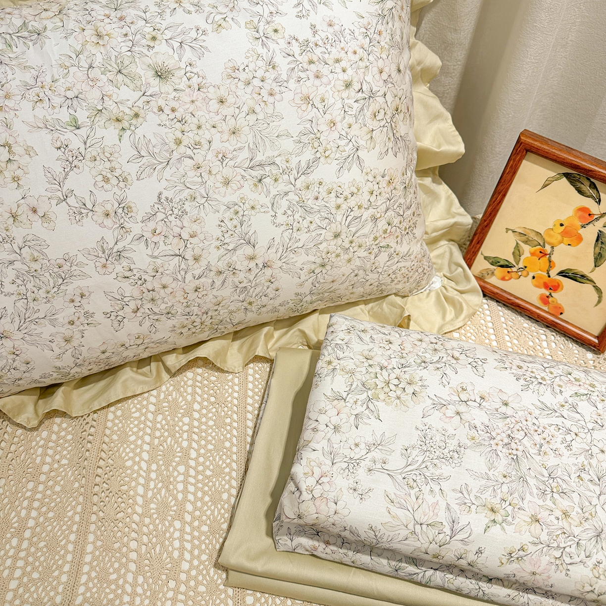 91家纺网 家纺一手货源 找家纺 橙艺家居 2026新款丝光全棉纯棉印花花边四件套-爱丽丝柔棉 严格控价，券后、活动后标准不得低于248元，以此类推。 花漾里