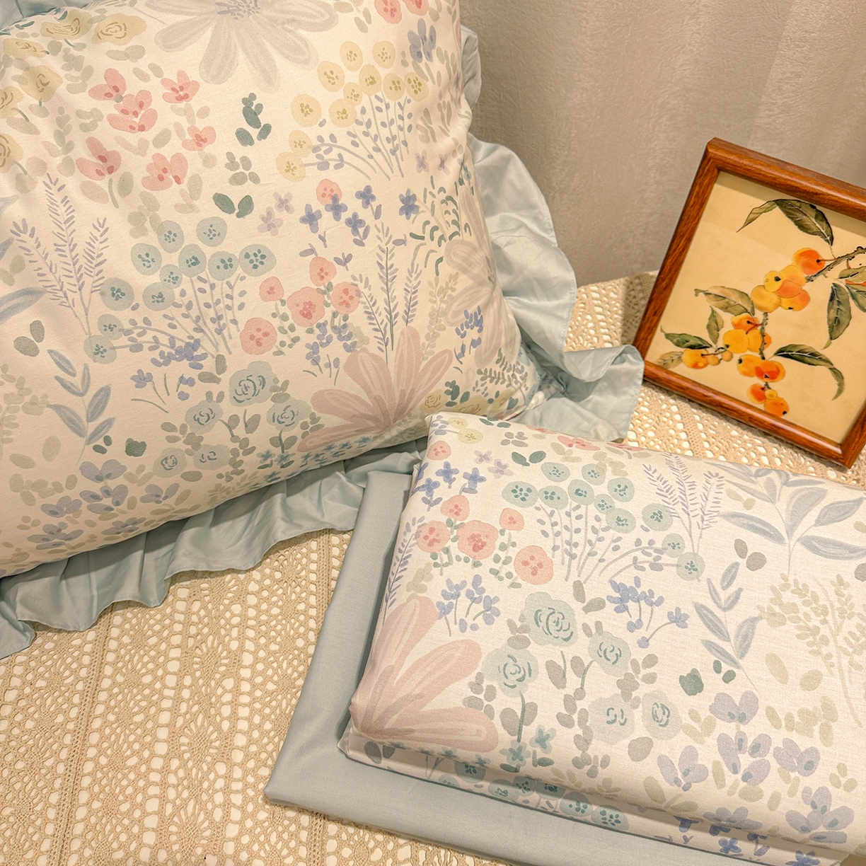 91家纺网 家纺一手货源 找家纺 橙艺家居 2026新款丝光全棉纯棉印花花边四件套-爱丽丝柔棉 严格控价，券后、活动后标准不得低于248元，以此类推。 沐初