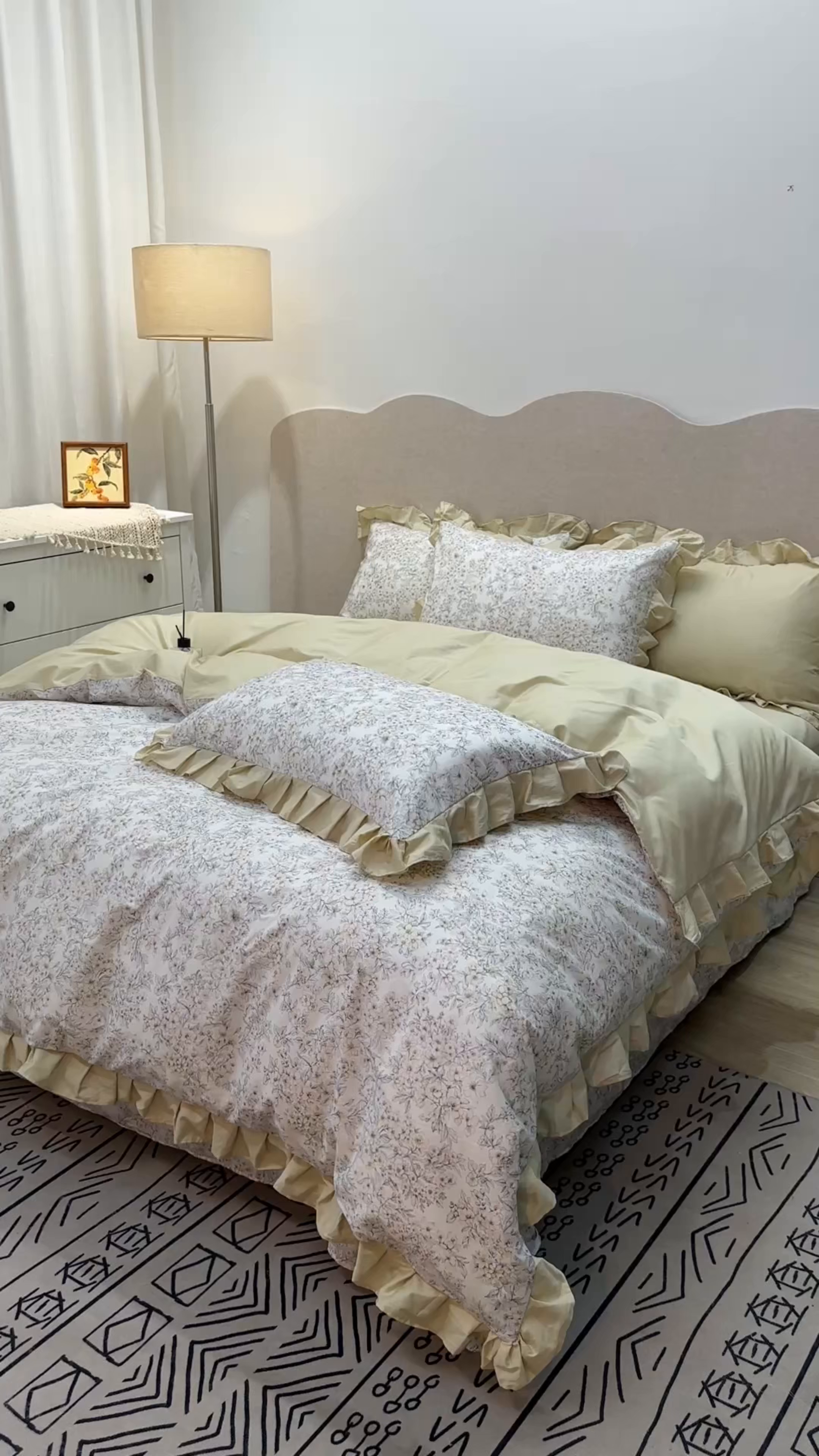 91家纺网 家纺一手货源 找家纺 橙艺家居 2026新款丝光全棉纯棉印花花边四件套-爱丽丝柔棉 严格控价，券后、活动后标准不得低于248元，以此类推。 花漾里