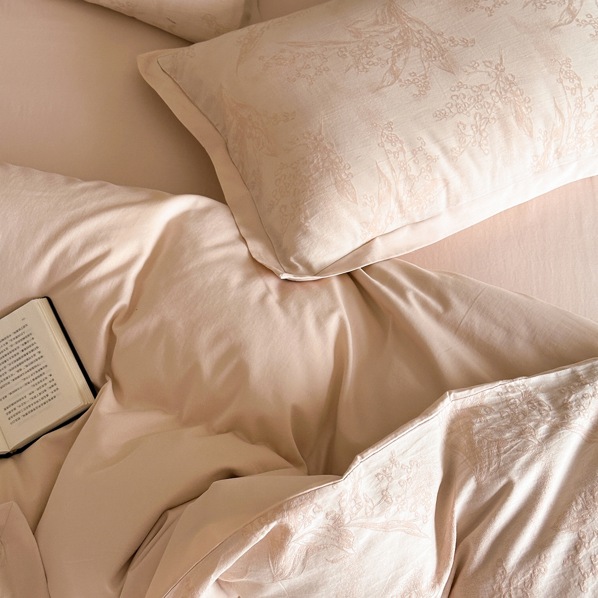 91家纺网 家纺一手货源 找家纺 太古汇家居 2026新款全棉水洗色织提花系列四件套-会员260/280 券后控价——券后不低于358（严格按照控价） 铃兰物语-粉色