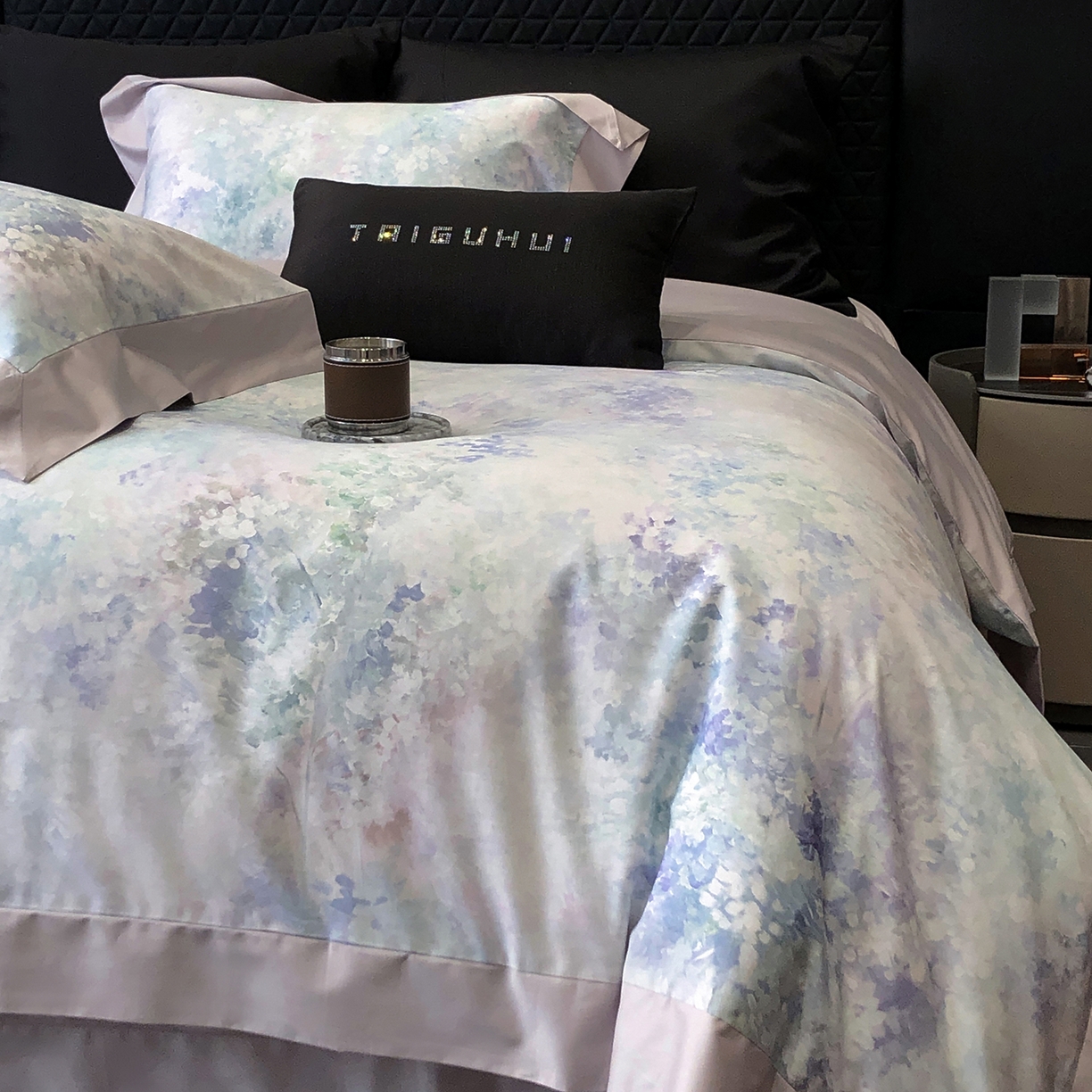 91家纺网 家纺一手货源 找家纺 太古汇家居 2026新款高支高密长绒棉专版数码印花四件套-会员260/280 券后控价——券后不低于348（严格按照控价） 沁园花语-紫色