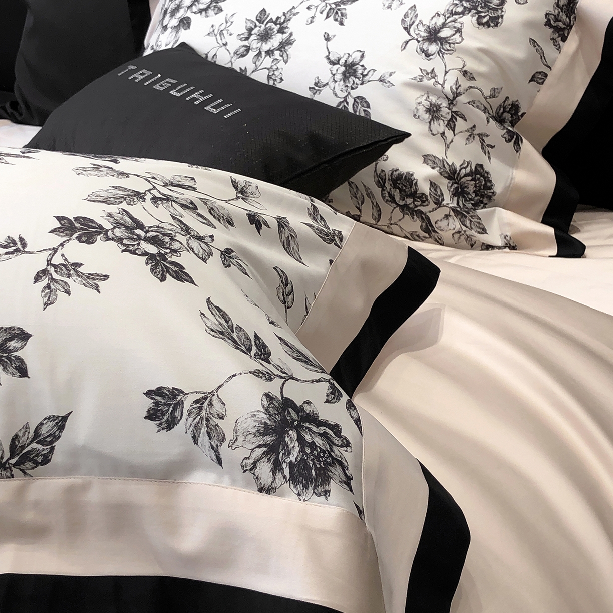 91家纺网 家纺一手货源 找家纺 太古汇家居 2026新款高支高密长绒棉专版数码印花四件套-会员260/280 券后控价——券后不低于348（严格按照控价） 艾德琳-粉色