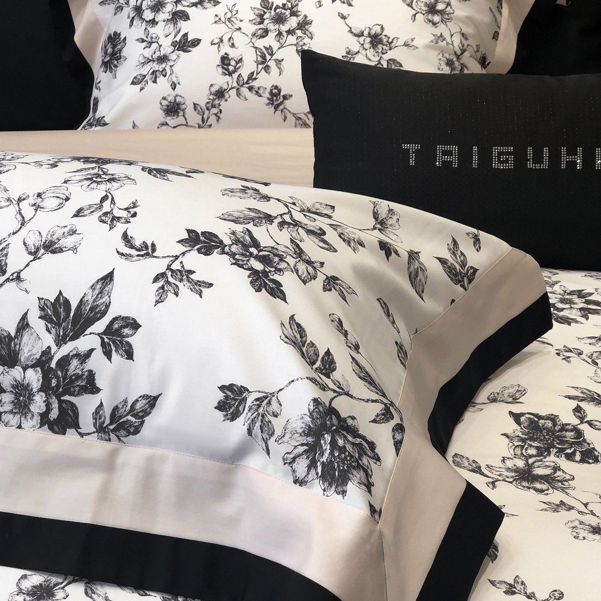 91家纺网 家纺一手货源 找家纺 太古汇家居 2026新款高支高密长绒棉专版数码印花四件套-会员260/280 券后控价——券后不低于348（严格按照控价） 艾德琳-粉色