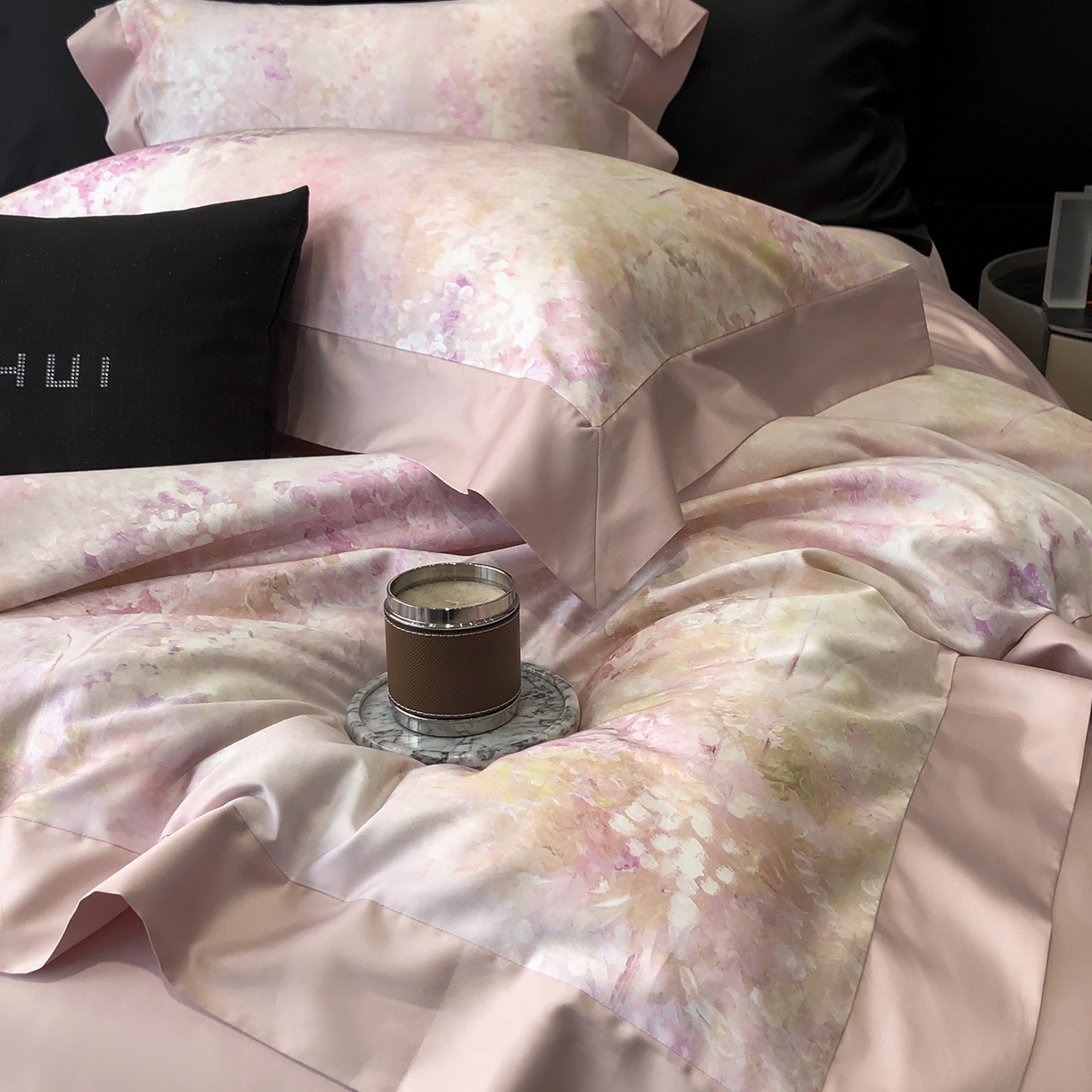 91家纺网 家纺一手货源 找家纺 太古汇家居 2026新款高支高密长绒棉专版数码印花四件套-会员260/280 券后控价——券后不低于348（严格按照控价） 沁园花语-粉色