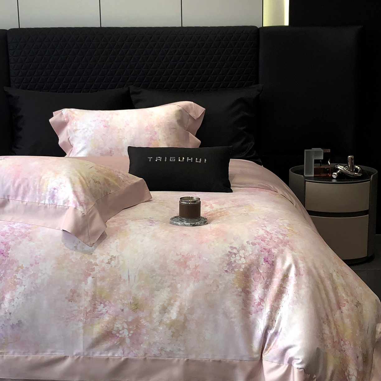 91家纺网 家纺一手货源 找家纺 太古汇家居 2026新款高支高密长绒棉专版数码印花四件套-会员260/280 券后控价——券后不低于348（严格按照控价） 沁园花语-粉色