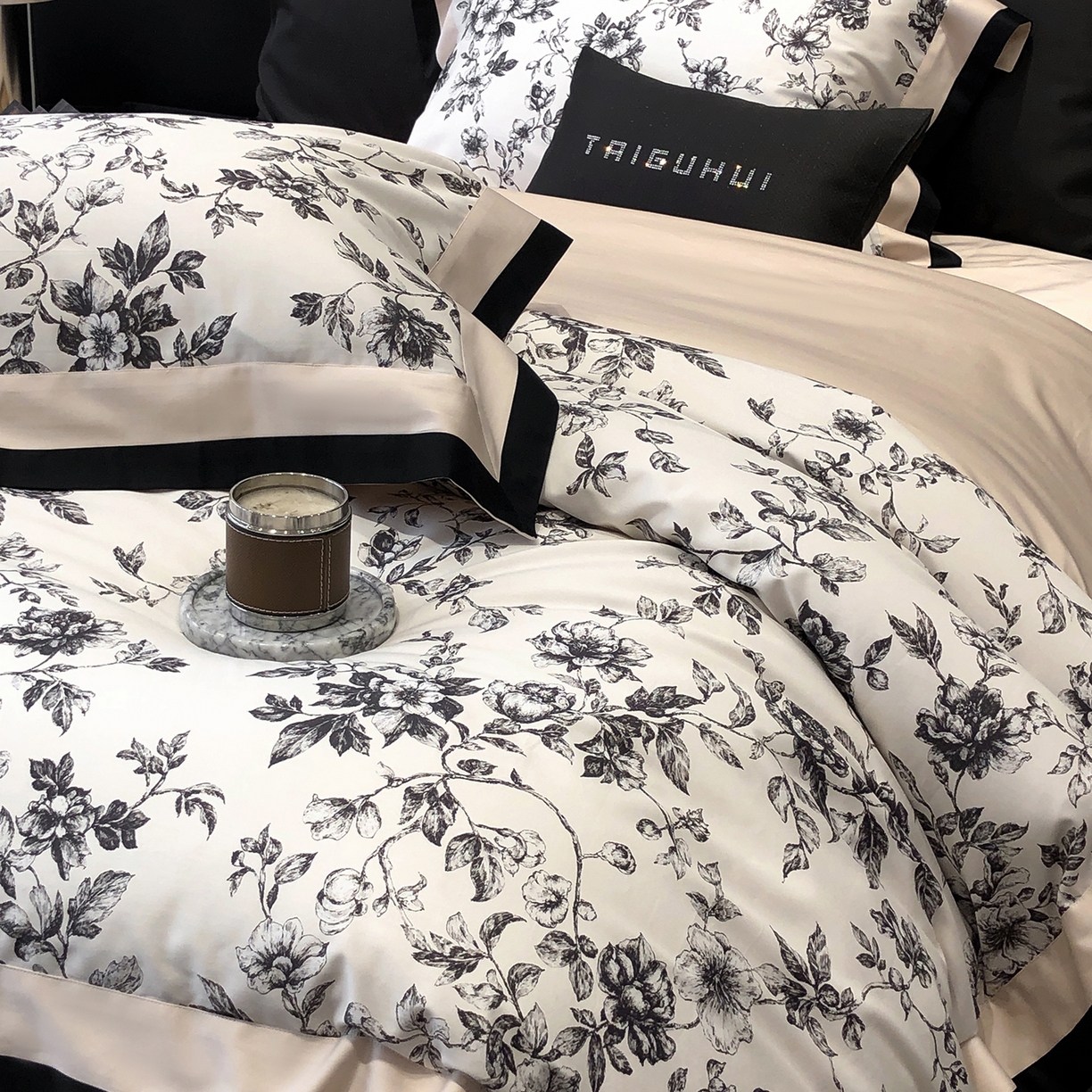 91家纺网 家纺一手货源 找家纺 太古汇家居 2026新款高支高密长绒棉专版数码印花四件套-会员260/280 券后控价——券后不低于348（严格按照控价） 艾德琳-粉色