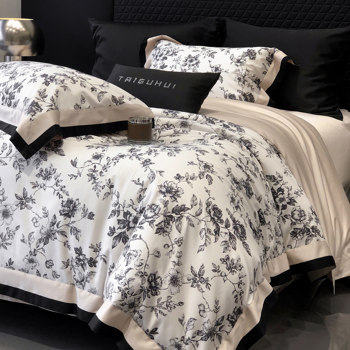 91家纺网 家纺一手货源 找家纺 太古汇家居 2026新款高支高密长绒棉专版数码印花四件套-会员260/280 券后控价——券后不低于348（严格按照控价） 艾德琳-粉色