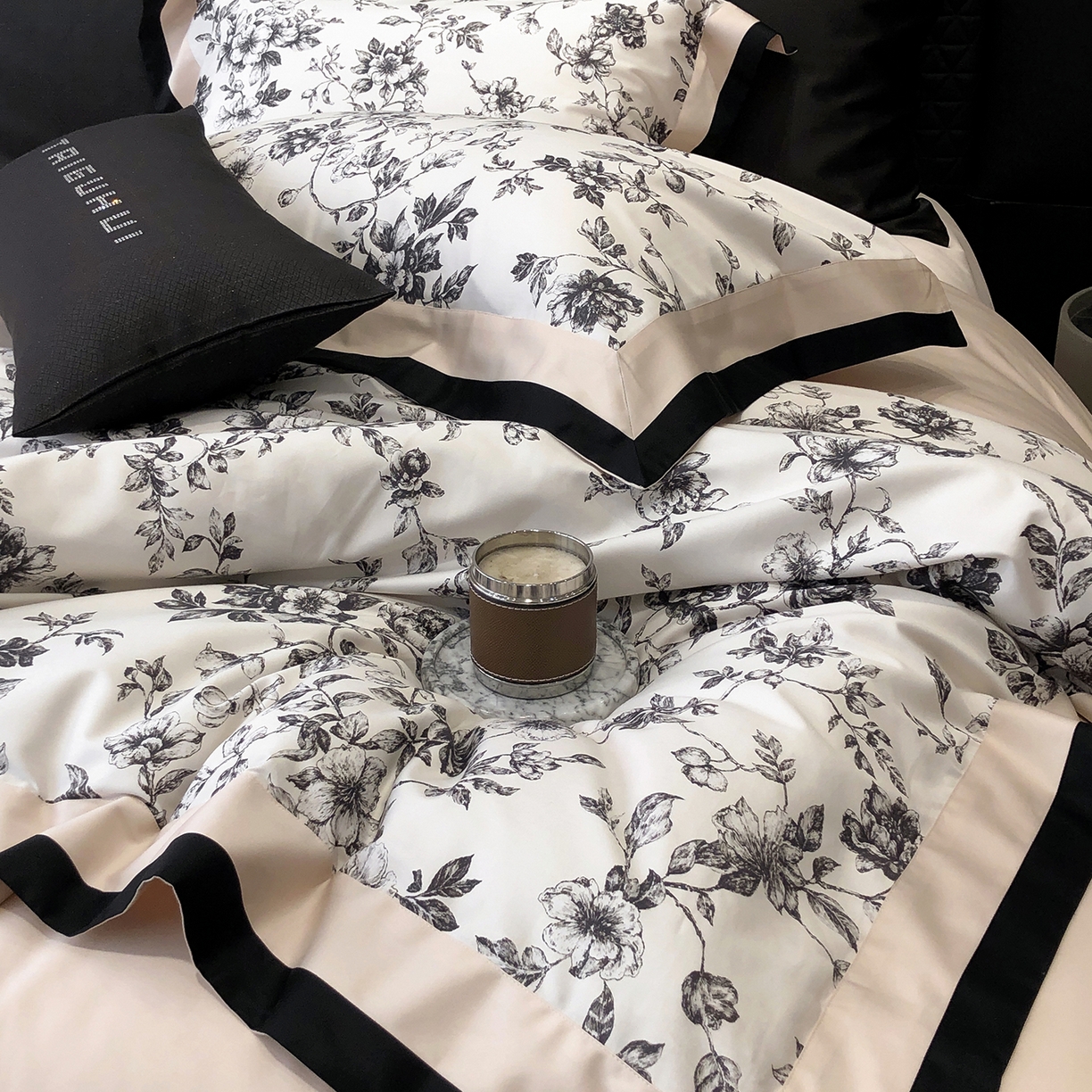 91家纺网 家纺一手货源 找家纺 太古汇家居 2026新款高支高密长绒棉专版数码印花四件套-会员260/280 券后控价——券后不低于348（严格按照控价） 艾德琳-粉色