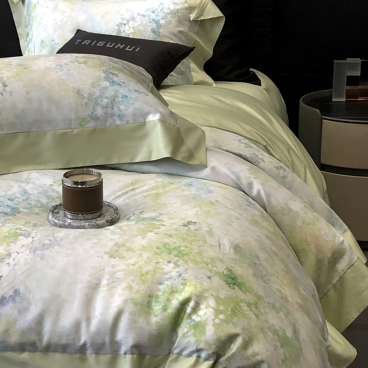 91家纺网 家纺一手货源 找家纺 太古汇家居 2026新款高支高密长绒棉专版数码印花四件套-会员260/280 券后控价——券后不低于348（严格按照控价） 沁园花语-绿色