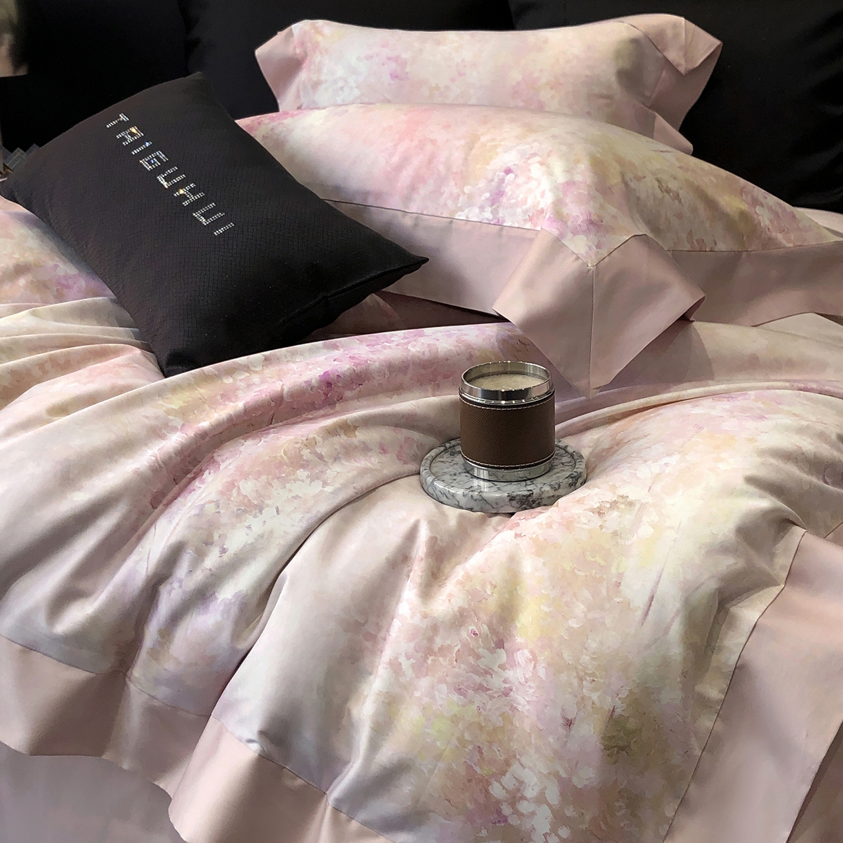 91家纺网 家纺一手货源 找家纺 太古汇家居 2026新款高支高密长绒棉专版数码印花四件套-会员260/280 券后控价——券后不低于348（严格按照控价） 沁园花语-粉色