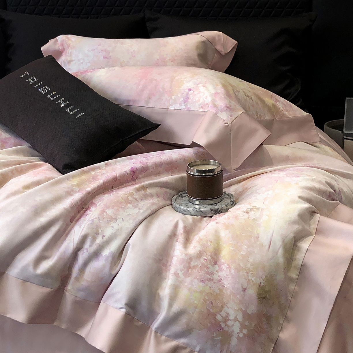 91家纺网 家纺一手货源 找家纺 太古汇家居 2026新款高支高密长绒棉专版数码印花四件套-会员260/280 券后控价——券后不低于348（严格按照控价） 沁园花语-粉色