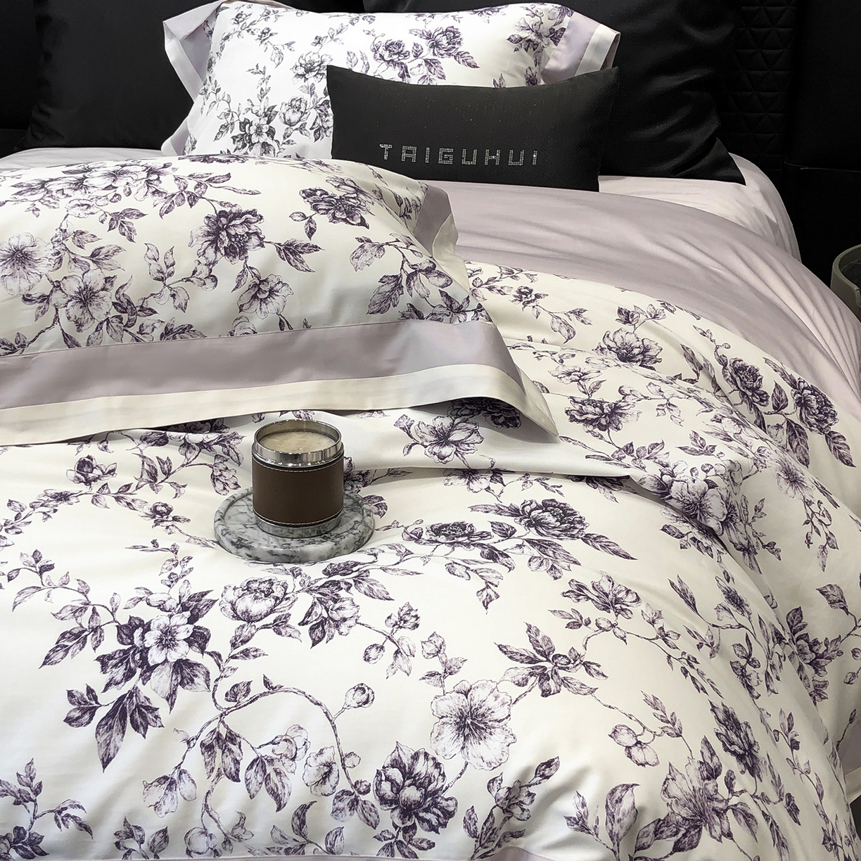 91家纺网 家纺一手货源 找家纺 太古汇家居 2026新款高支高密长绒棉专版数码印花四件套-会员260/280 券后控价——券后不低于348（严格按照控价） 艾德琳-紫色