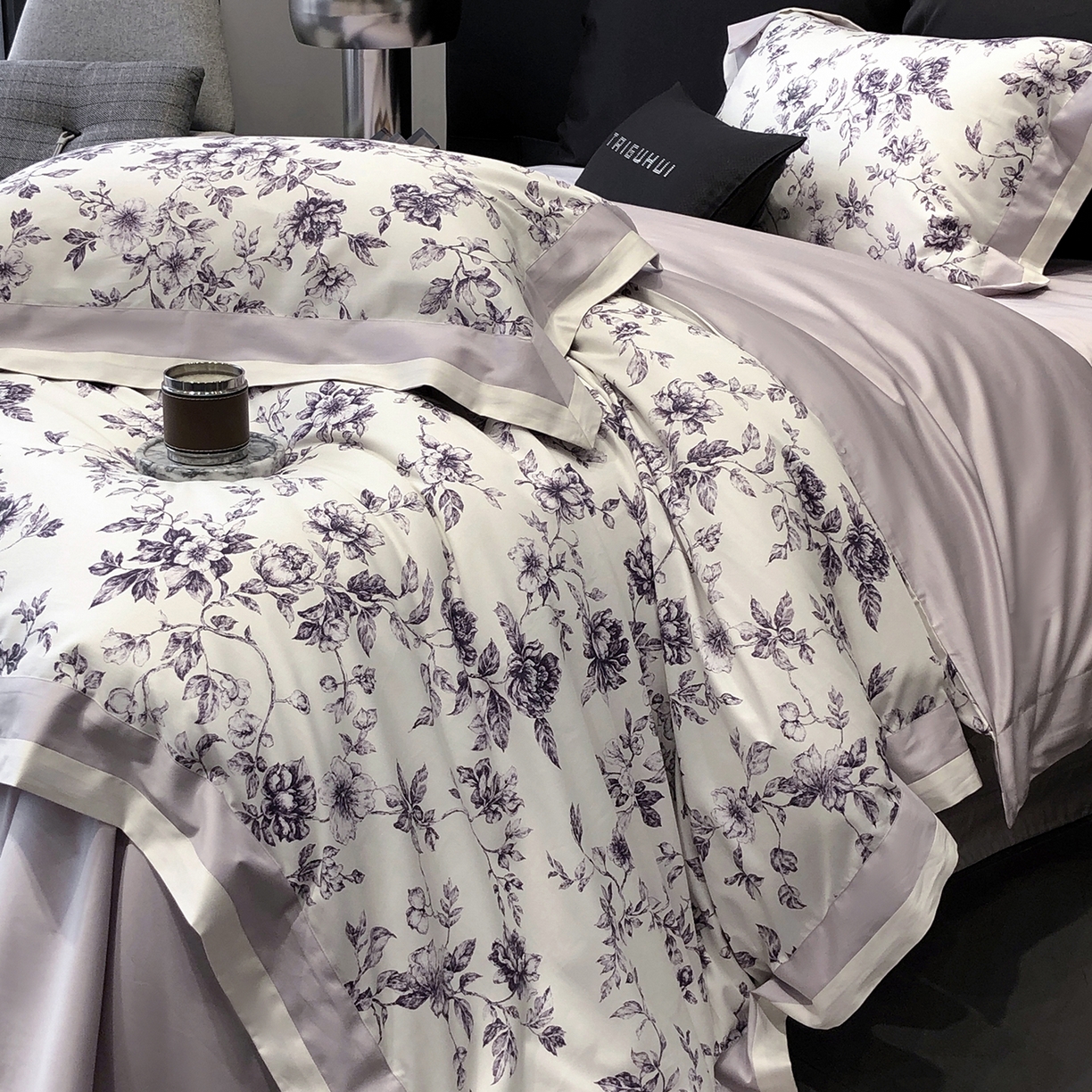 91家纺网 家纺一手货源 找家纺 太古汇家居 2026新款高支高密长绒棉专版数码印花四件套-会员260/280 券后控价——券后不低于348（严格按照控价） 艾德琳-紫色