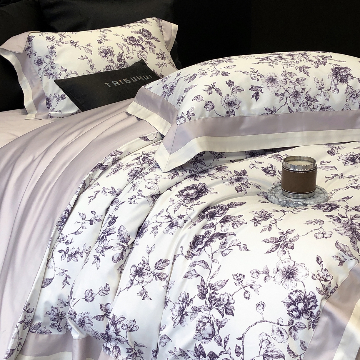 91家纺网 家纺一手货源 找家纺 太古汇家居 2026新款高支高密长绒棉专版数码印花四件套-会员260/280 券后控价——券后不低于348（严格按照控价） 艾德琳-紫色