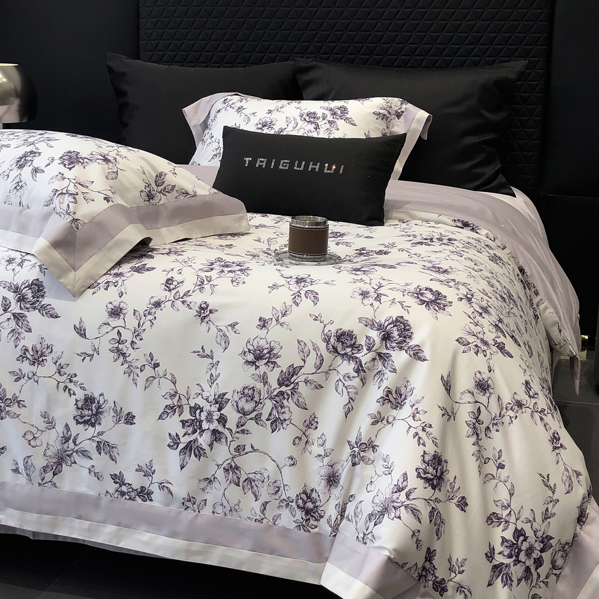 91家纺网 家纺一手货源 找家纺 太古汇家居 2026新款高支高密长绒棉专版数码印花四件套-会员260/280 券后控价——券后不低于348（严格按照控价） 艾德琳-紫色