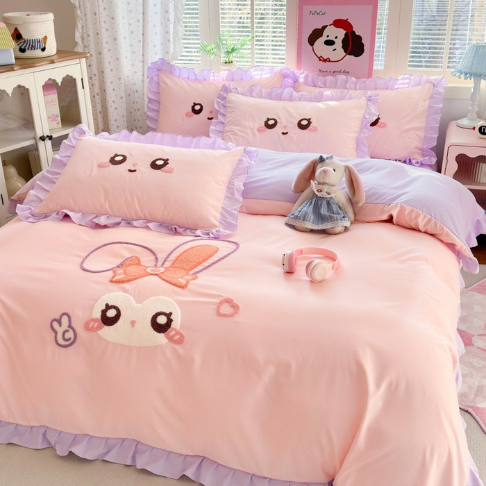 91家纺网 家纺一手货源 找家纺 （总）易禾家纺 2026新款韩版卡通可爱风水洗棉毛巾绣四件套系列（专版花型）