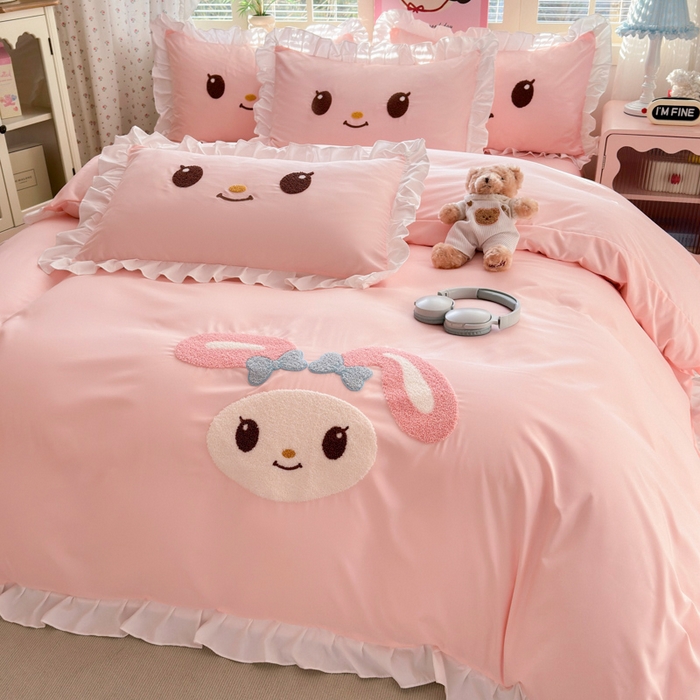 91家纺网 家纺一手货源 找家纺 易禾家纺 2026新款韩版卡通可爱风水洗棉毛巾绣四件套系列（专版花型） 小奶狗-浅粉