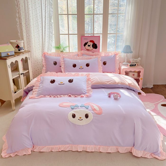 91家纺网 家纺一手货源 找家纺 易禾家纺 2026新款韩版卡通可爱风水洗棉毛巾绣四件套系列（专版花型） 小奶狗-紫粉