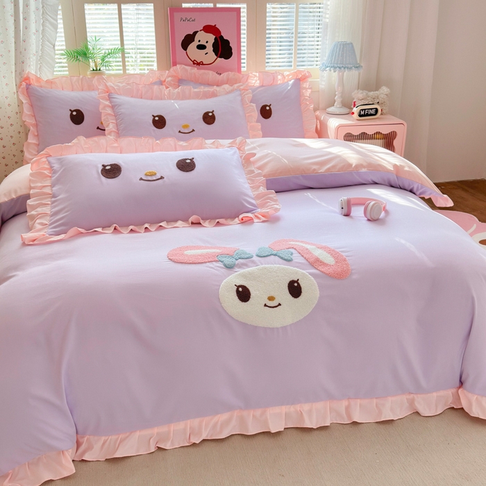 91家纺网 家纺一手货源 找家纺 易禾家纺 2026新款韩版卡通可爱风水洗棉毛巾绣四件套系列（专版花型） 小奶狗-紫粉
