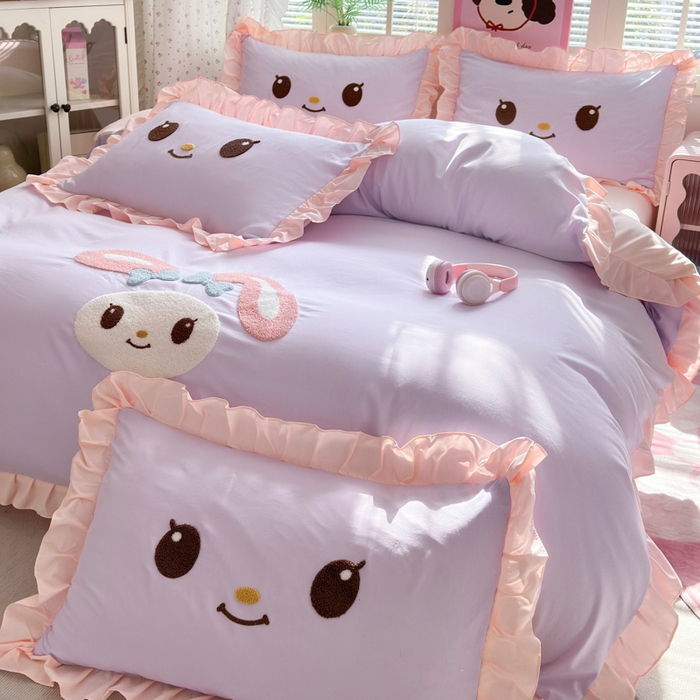 91家纺网 家纺一手货源 找家纺 易禾家纺 2026新款韩版卡通可爱风水洗棉毛巾绣四件套系列（专版花型） 小奶狗-紫粉