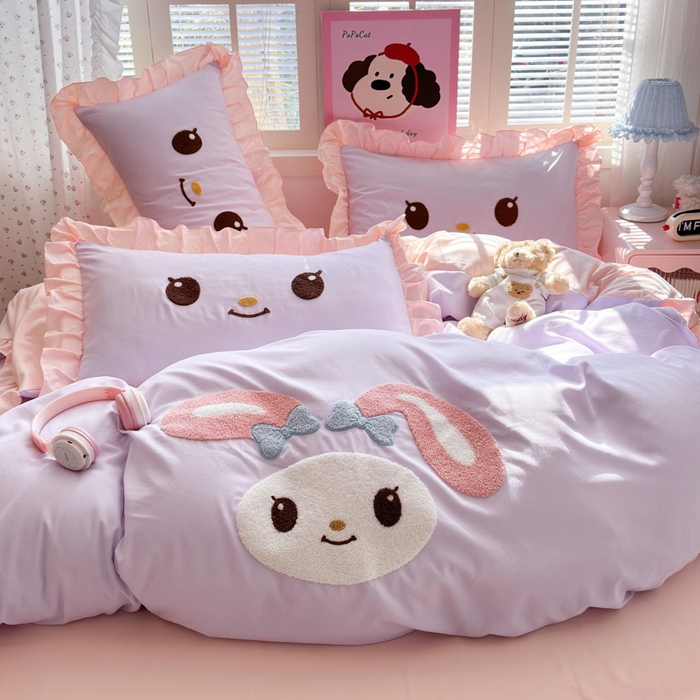 91家纺网 家纺一手货源 找家纺 易禾家纺 2026新款韩版卡通可爱风水洗棉毛巾绣四件套系列（专版花型） 小奶狗-紫粉