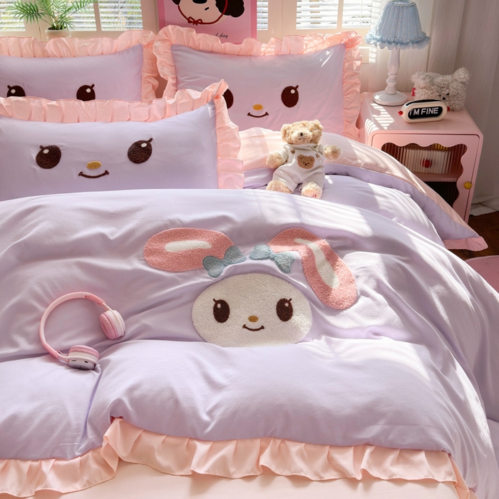 91家纺网 家纺一手货源 找家纺 易禾家纺 2026新款韩版卡通可爱风水洗棉毛巾绣四件套系列（专版花型） 小奶狗-紫粉