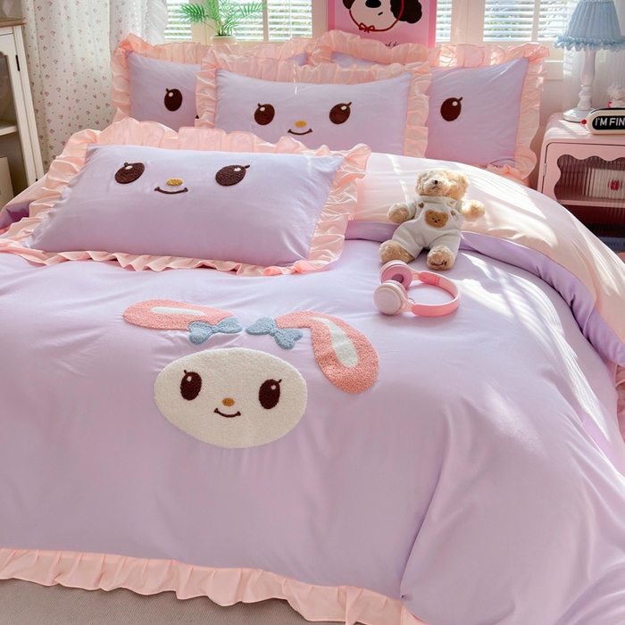 91家纺网 家纺一手货源 找家纺 易禾家纺 2026新款韩版卡通可爱风水洗棉毛巾绣四件套系列（专版花型） 小奶狗-紫粉