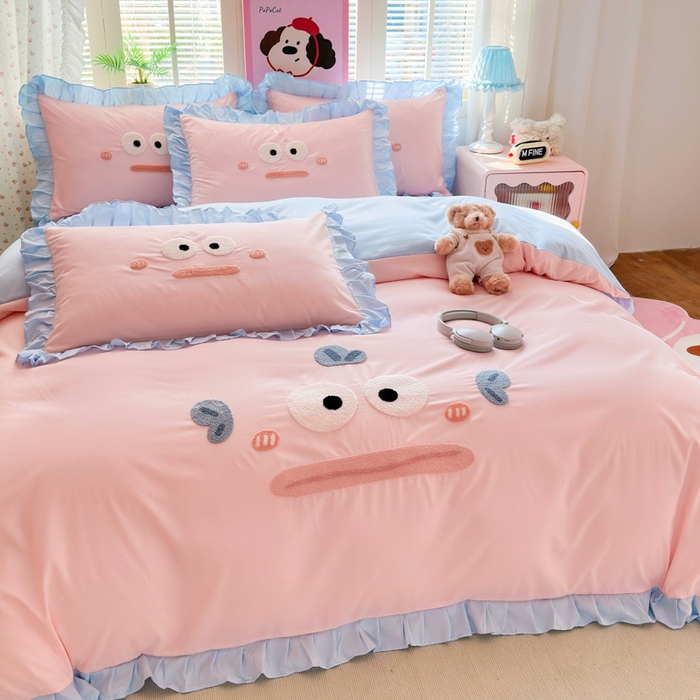 91家纺网 家纺一手货源 找家纺 易禾家纺 2026新款韩版卡通可爱风水洗棉毛巾绣四件套系列（专版花型） 大嘴鱼-浅蓝