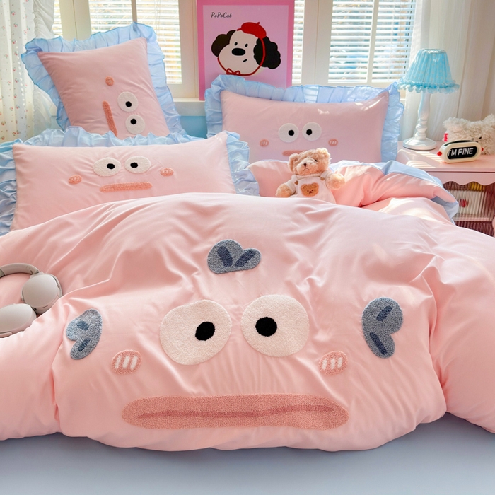 91家纺网 家纺一手货源 找家纺 易禾家纺 2026新款韩版卡通可爱风水洗棉毛巾绣四件套系列（专版花型） 大嘴鱼-浅蓝