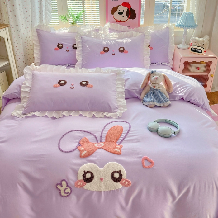 91家纺网 家纺一手货源 找家纺 易禾家纺 2026新款韩版卡通可爱风水洗棉毛巾绣四件套系列（专版花型） 大耳兔-浅紫
