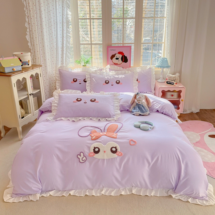 91家纺网 家纺一手货源 找家纺 易禾家纺 2026新款韩版卡通可爱风水洗棉毛巾绣四件套系列（专版花型） 大耳兔-浅紫