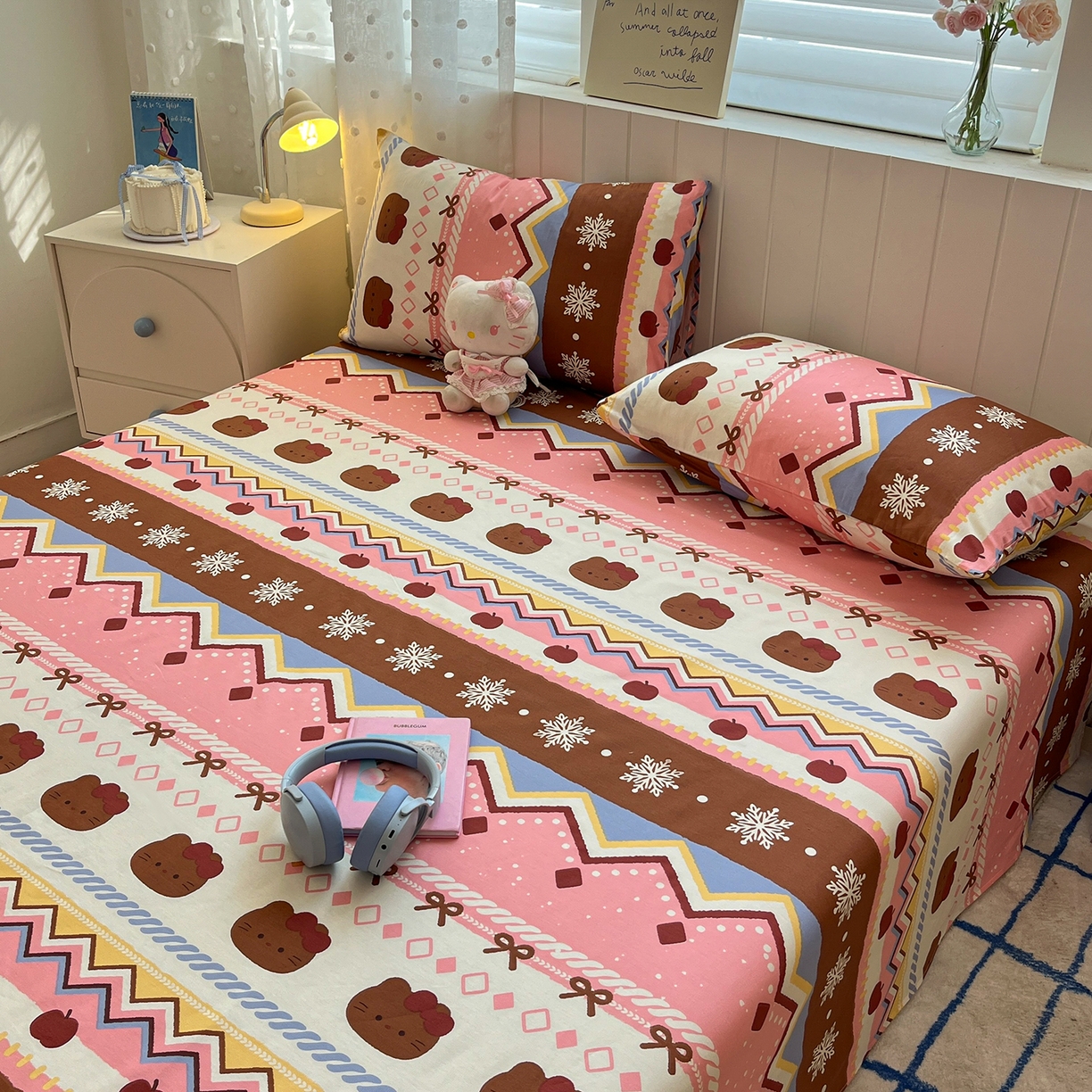 91家纺网 家纺一手货源 找家纺 桃子家居 2026新款纯棉全棉单品印花卡通可爱少女床单床笠枕套系列 棉单品-粉粉黑皮猫