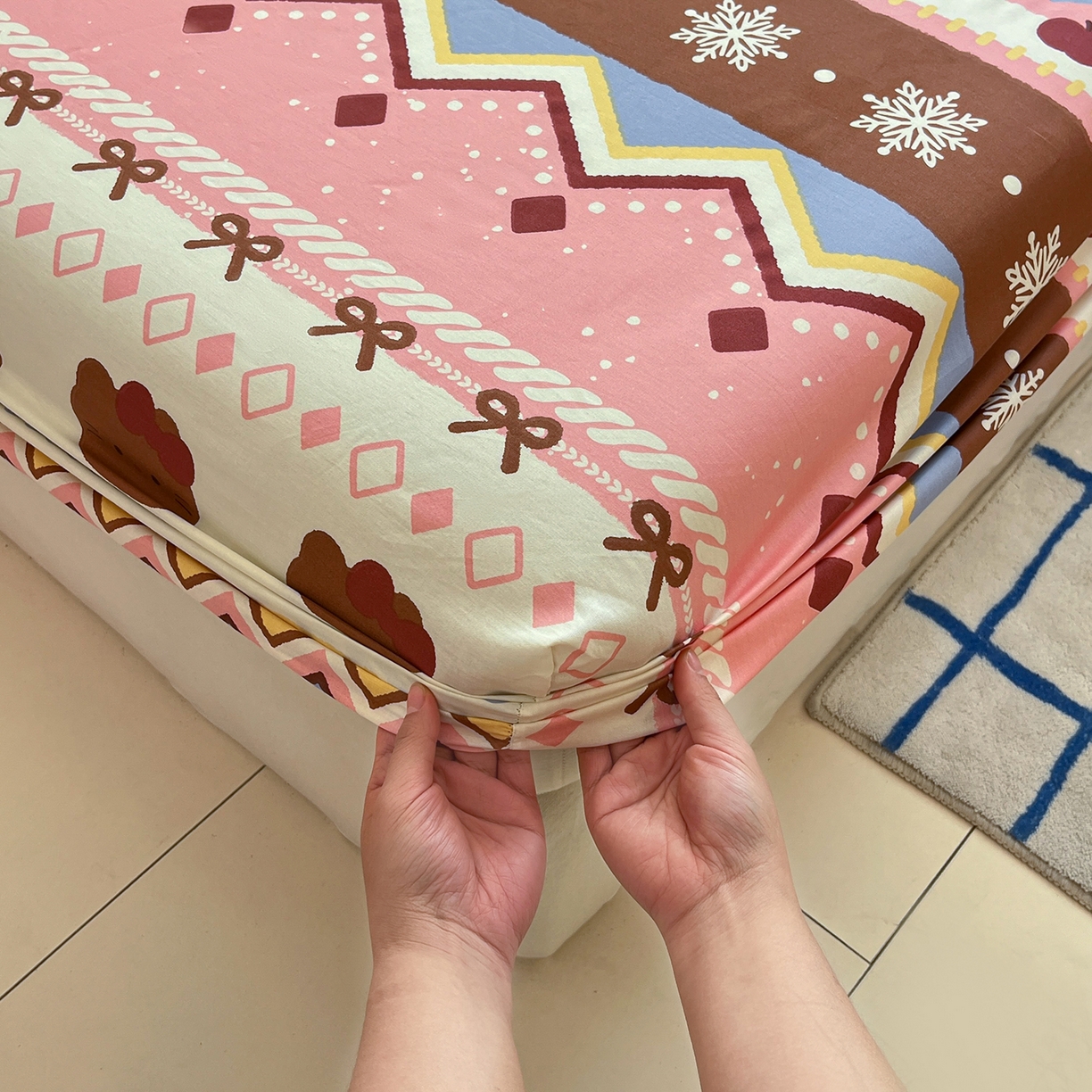 91家纺网 家纺一手货源 找家纺 桃子家居 2026新款纯棉全棉单品印花卡通可爱少女床单床笠枕套系列 棉单品-粉粉黑皮猫