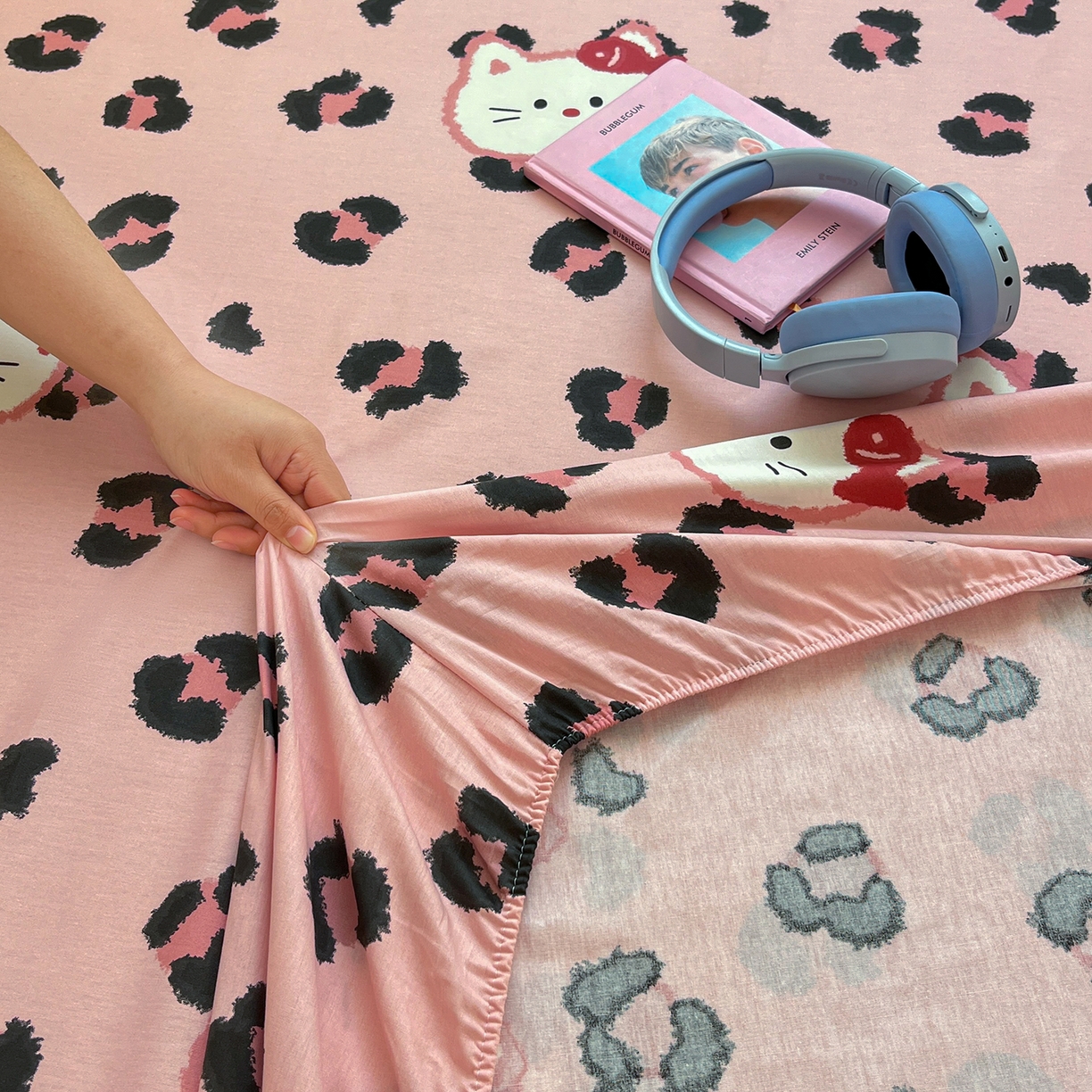 91家纺网 家纺一手货源 找家纺 桃子家居 2026新款纯棉全棉单品印花卡通可爱少女床单床笠枕套系列 棉单品-粉色猫猫