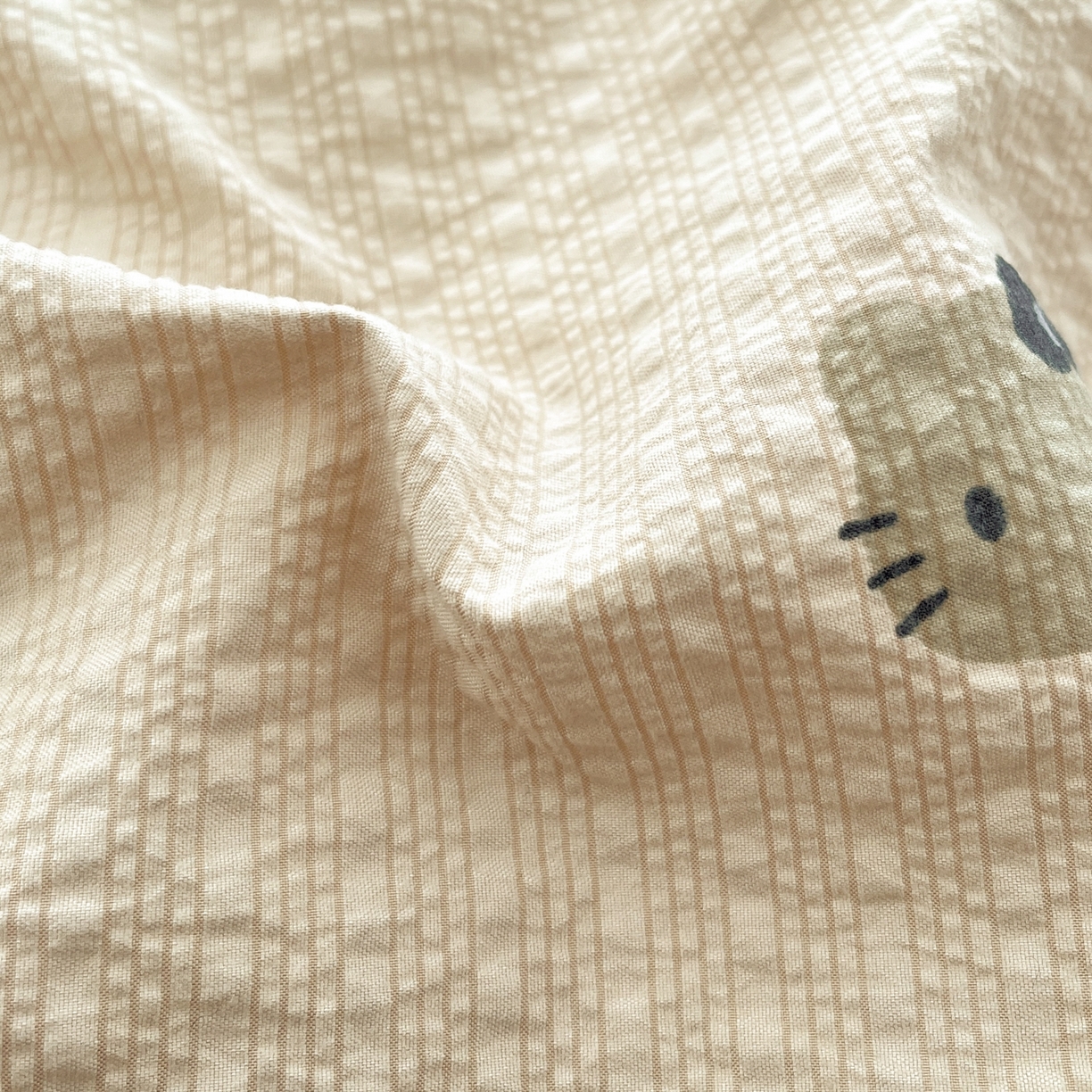 91家纺网 家纺一手货源 找家纺 玉海棠家纺 2026新款直播爆款高品质高克重泡泡纱泡芙纱四件套 咖色凯蒂