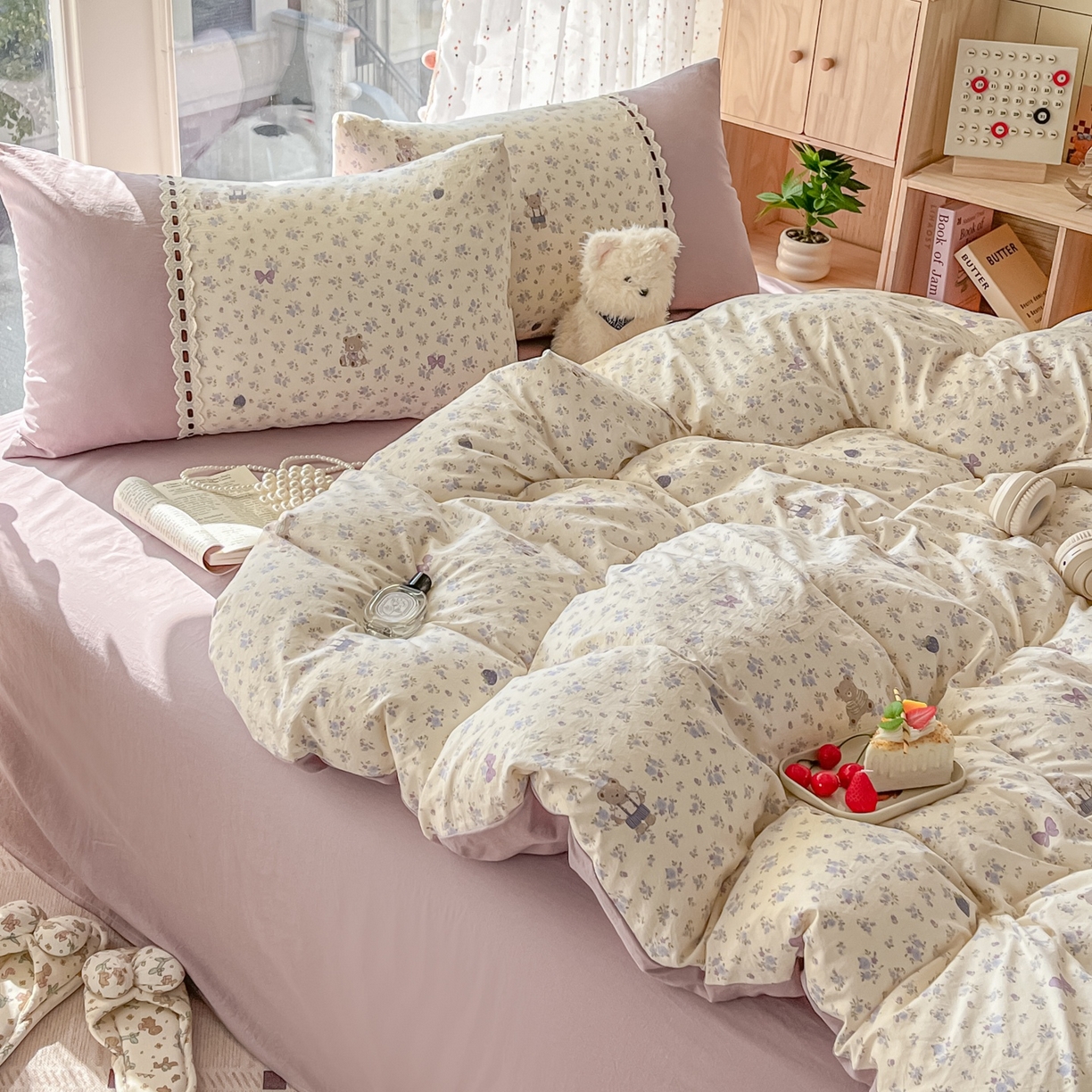 91家纺网 家纺一手货源 找家纺 菲梵家纺 2026新款法式花边A类云朵棉四件套 花趣小熊